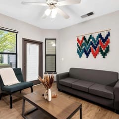 Easygoing Escape Near USC, The Vista & Downtown