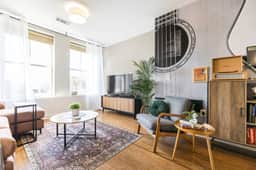 Chic Cherry St Stay | Walk to Downtown Eats - Image 2