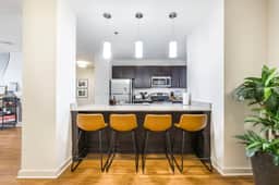 Chic Cherry St Stay | Walk to Downtown Eats - Image 4