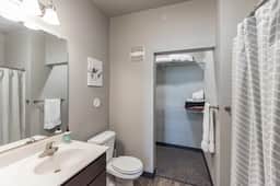 Walk to Jack Trice Stadium & Reiman Gardens Apt - Image 4