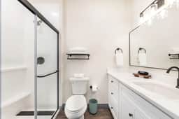 Comfy Getaway Near Atrium Hosp | 1 Mi to Cherry St. Mercer Music at Capricorn – ~12-minute walk (0.6 miles) - Image 4