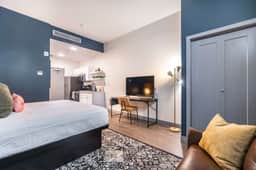 Elegant & Timeless Stay - Walk Score 72 - Image 2
