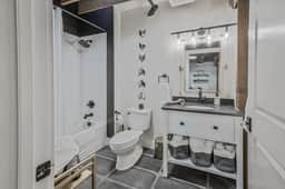 Luxe Getaway Loft + Speakeasy | Stay Near Broadway - Image 5
