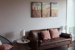 Modern Campustown Retreat Near ISU & Stadium - Image 2