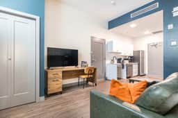 Dual Studio Stay with ADA features - Walk Score 72 - Image 2