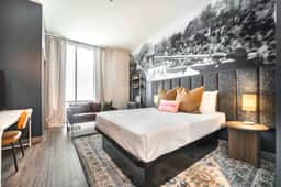 Musically Inspired Dual Stay - Near Cherry Street - Image 2