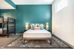 Spacious Family Suite Near Cherry St - Sleeps 6! - Image 2