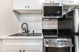 Spacious Family Suite Near Cherry St - Sleeps 6! - Image 4
