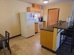 Private Balcony & Fast WiFi Near OSU & Shopping - Image 2