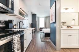 Stylish & Modern Stay Next to Capricorn Studios - Image 4