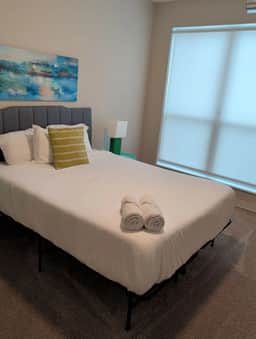 Stylish Campustown Stay with Gym & Balcony - Image 3