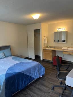 WSU HomeBase Comfort & Convenience Near Airport - Image 5