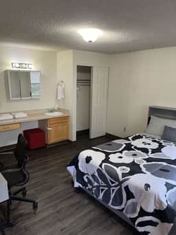 WSU HomeBase Comfortable Stay Minutes from Airport - Image 3