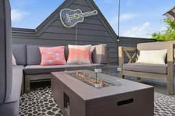 The Chic Retreat - Rooftop + Hot Tub + Cold Plunge - Image 2