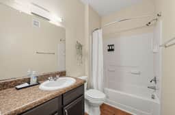 Comfortable Group Escape Near UNT & Downtown - Image 5