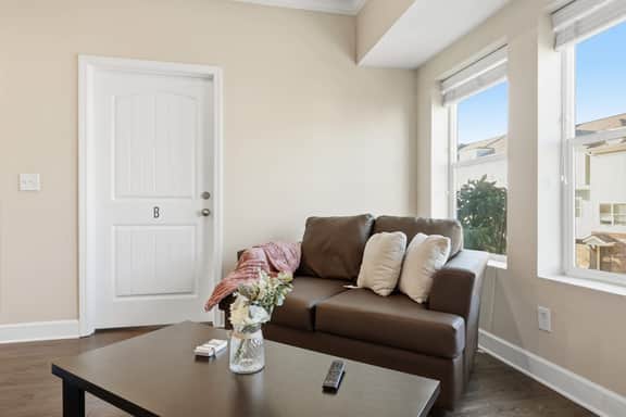 Contemporary Hideout - 7min to Clemson University - Image 3
