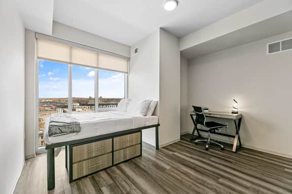 Designer Finishes & City Views - Image 3