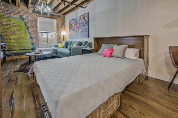 Luxe Getaway Loft + Speakeasy | Stay Near Broadway - Image 4