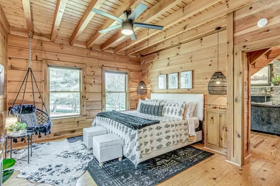 Luxury Lakefront Cabin - Image 5