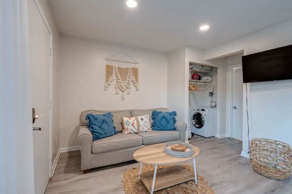 Melrose Studio - Pool & Free Parking Near Downtown - Image 3