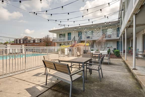 Melrose Studio - Pool & Free Parking Near Downtown - Image 5