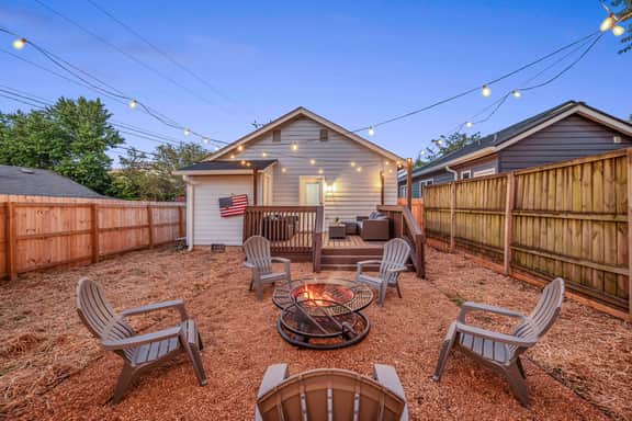 Modern and Cozy Bungalow Near City Center - Image 2