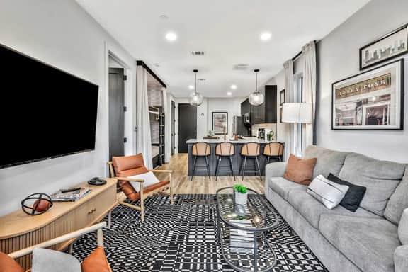 Nashville Designer PH City Views + Rooftop Access - Image 2