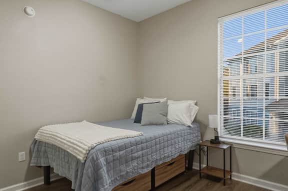 New! Modern Stay Across from UNC-P | Pool & Gym! - Image 3
