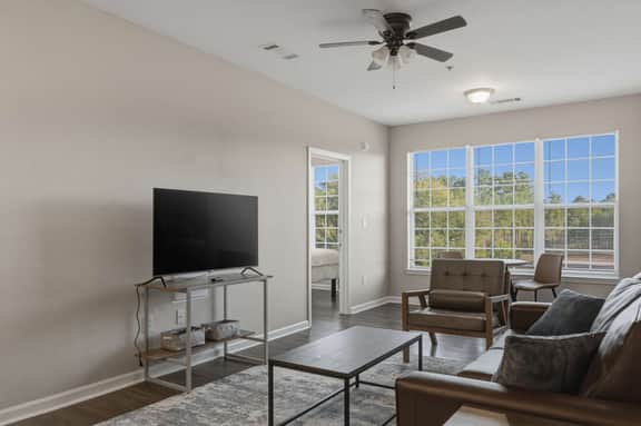Modern Apt Near UNC Pembroke w/Pool & Gym Access - Image 3
