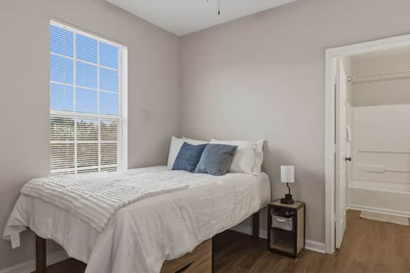 Modern Apt Near UNC Pembroke w/Pool & Gym Access - Image 4
