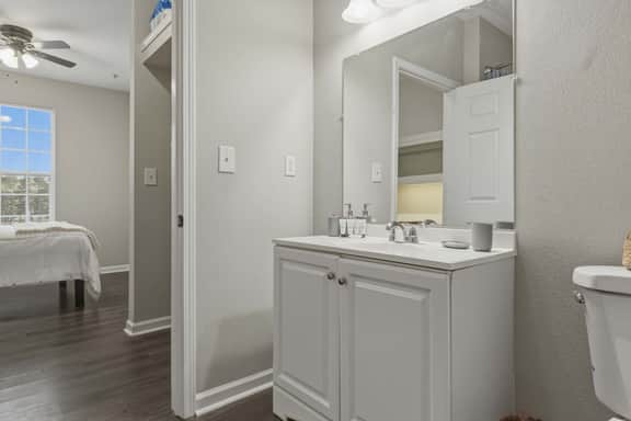 Modern Apt Near UNC Pembroke w/Pool & Gym Access - Image 5