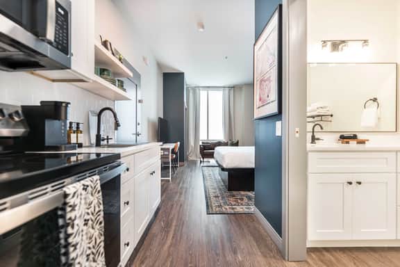 Musically Inspired Dual Stay - Near Cherry Street - Image 4