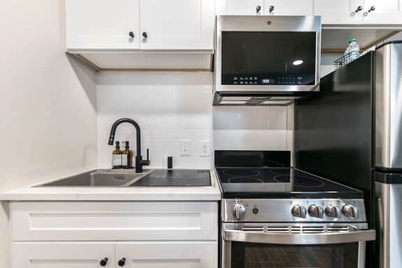 Spacious Family Suite Near Cherry St - Sleeps 6! - Image 4