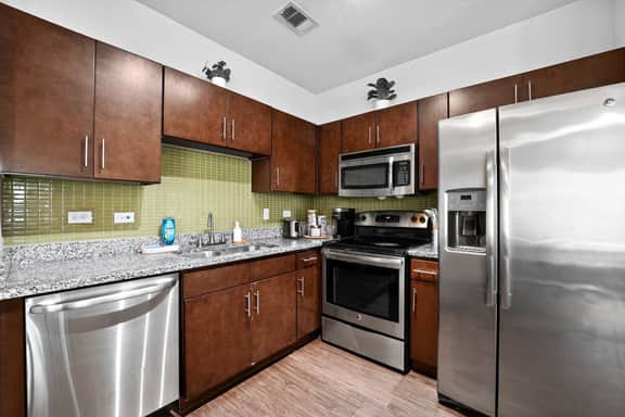 Spacious Stay - Walk to UT+DKR Stadium - Sleeps 6 - Image 4