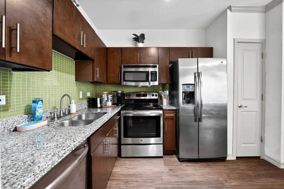 Spacious Stay - Walk to UT+DKR Stadium - Sleeps 6 - Image 3