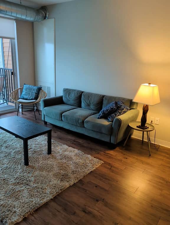 Stylish Campustown Stay with Gym & Balcony - Image 4