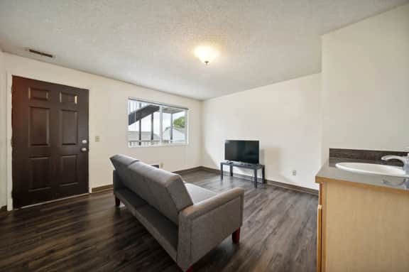 WSU HomeBase Comfort & Convenience Near Airport - Image 2