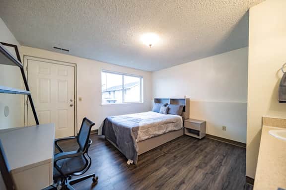 WSU HomeBase Comfort & Convenience Near Airport - Image 4