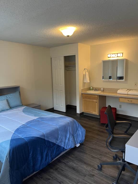WSU HomeBase Comfort & Convenience Near Airport - Image 5