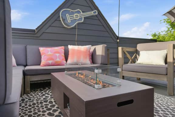 The Chic Retreat - Rooftop + Hot Tub + Cold Plunge - Image 2