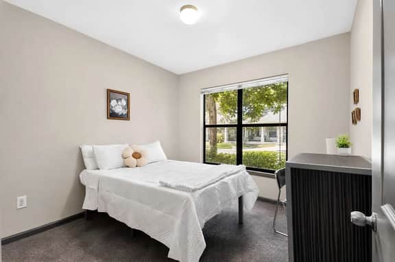 Easygoing Escape Near USC, The Vista & Downtown - Image 3