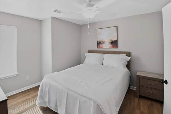 Spacious Group Stay | Soaking Tub & Private Garage - Image 5