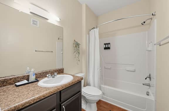 Comfortable Group Escape Near UNT & Downtown - Image 5