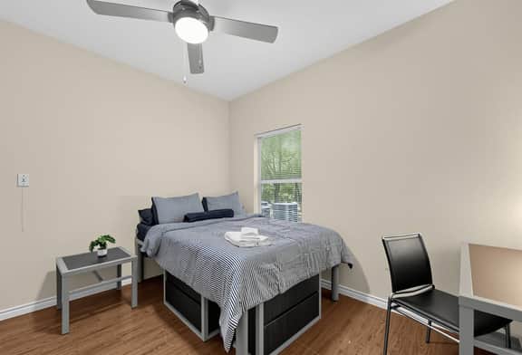 Comfortable Group Retreat Near UNT & Downtown - Image 4