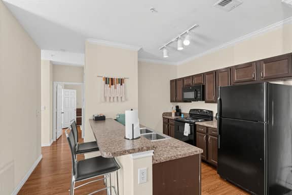 Spacious Group Getaway Near UNT & DT Denton - Image 2