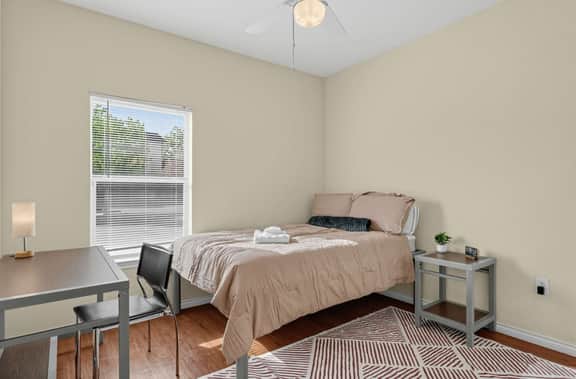 Spacious Group Getaway Near UNT & DT Denton - Image 4