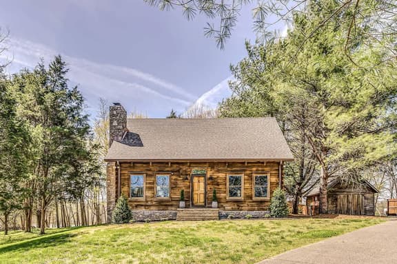 Luxury Lakefront Cabin - Image 1