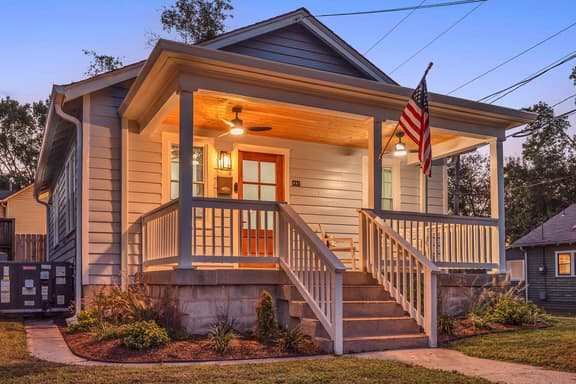 Modern and Cozy Bungalow Near City Center - Image 1
