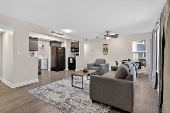 New! Stay Near USC & The Riverbanks Zoo - Image 1