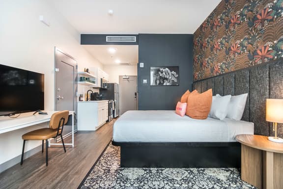 Musically Inspired Dual Stay - Near Cherry Street - Image 1